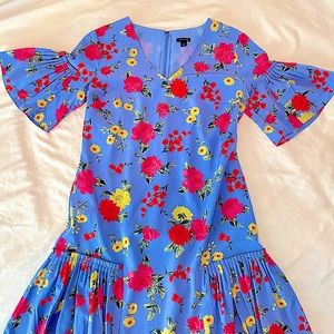 **NWOT** ANN TAYLOR, FLORAL DROP HEM SHIFT DRESS W/PLEATS & FLOUNCE SLEEVES